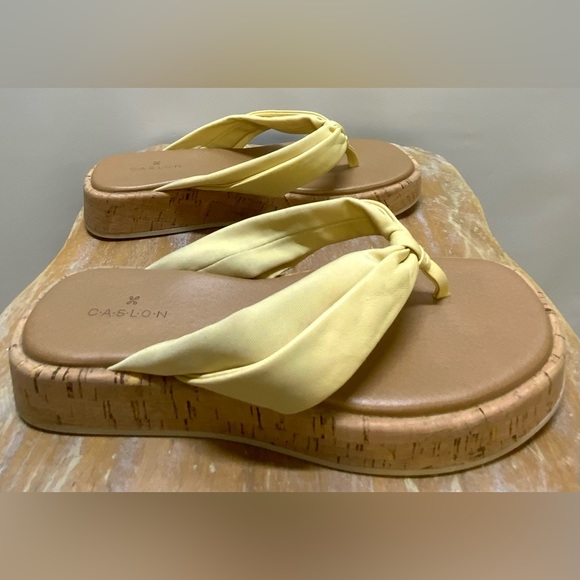 Caslon Cnantonella-Lea Yellow Leather Platform Flip Flop Sandal - Picture 4 of 8
